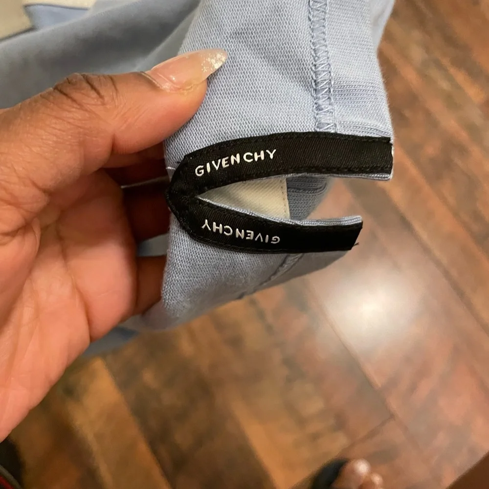 Givenchy - Picture 3 of 5